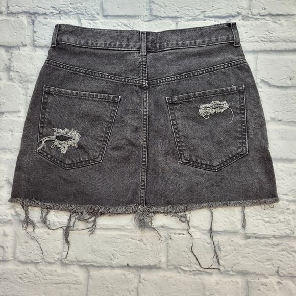 Forever 21 Distressed Frayed Black Denim Skirt size 29 Button Fly Raw Hem - Picture 2 of 5
